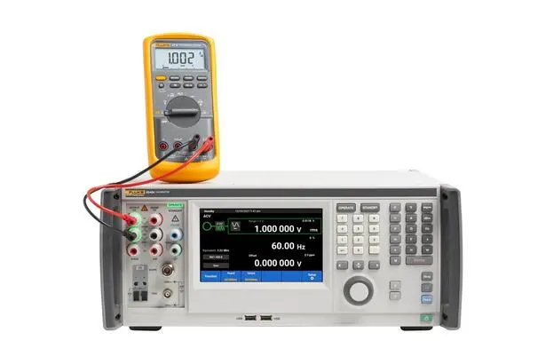 Fluke 5560A Multi-Product Calibrator for Labs - Image 2
