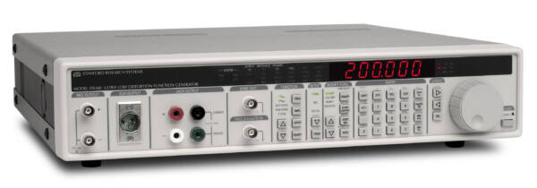 SRS Function Generator DS360 — 200 kHz low distortion generator
